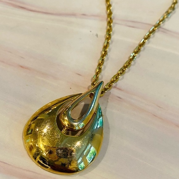 Vintage Gold Tone Chain Pendant 18” Long Tear Drop Design - Picture 2 of 15